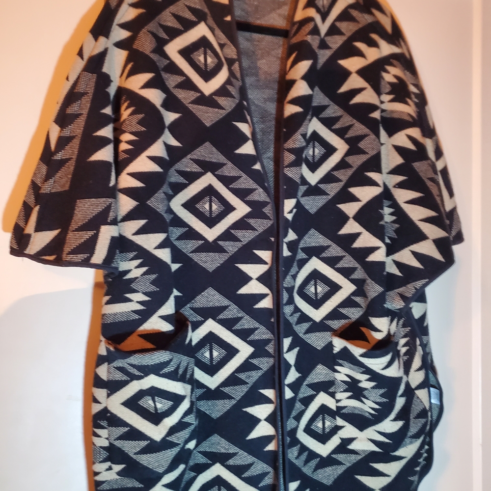 Bar III Black and Tan Patterned Poncho